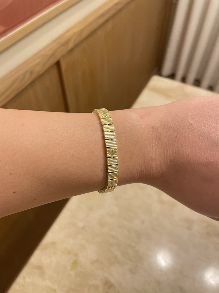 Signature Line Gold