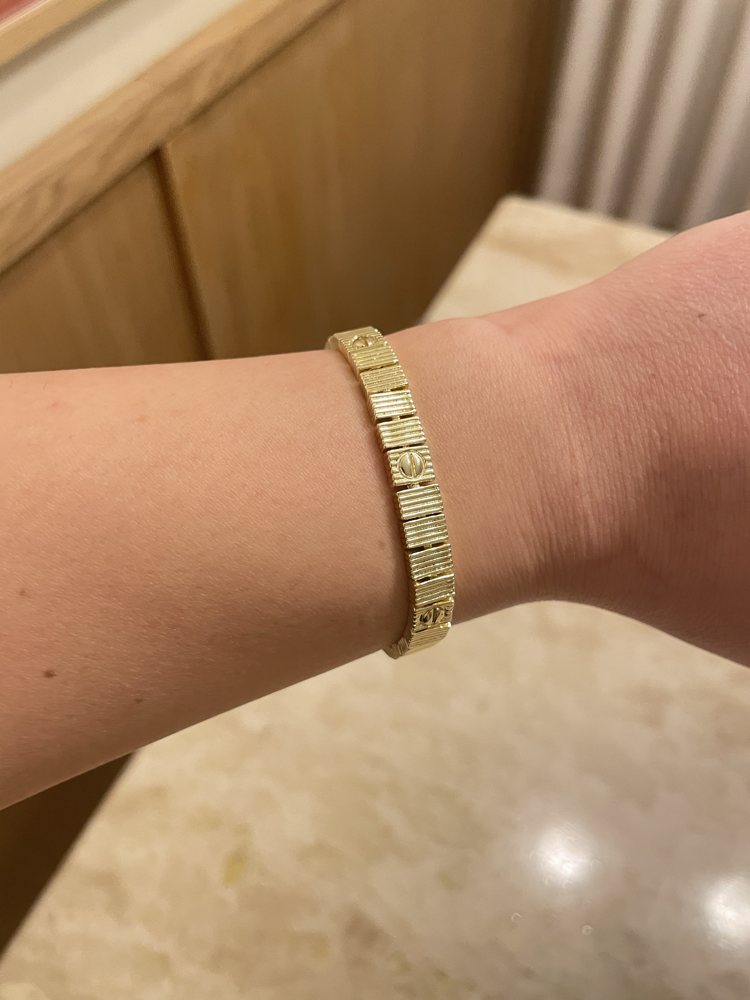 Signature Line Gold