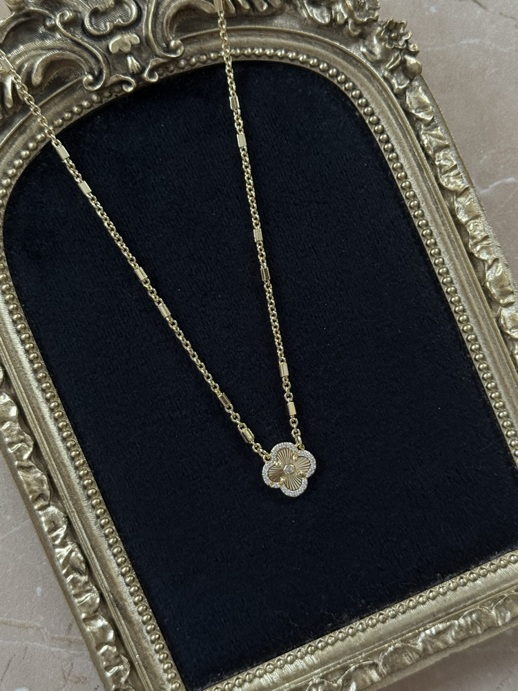 Cm Gold Yonca Kolye