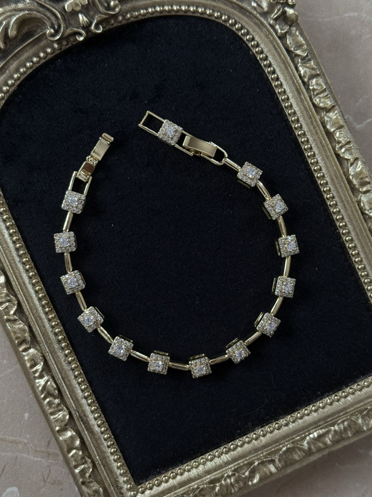 Cm Gold Sıralı Taşlı Bileklik