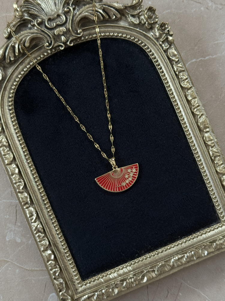 Çelik Gold Kırmızı Yelpaze Kolye
