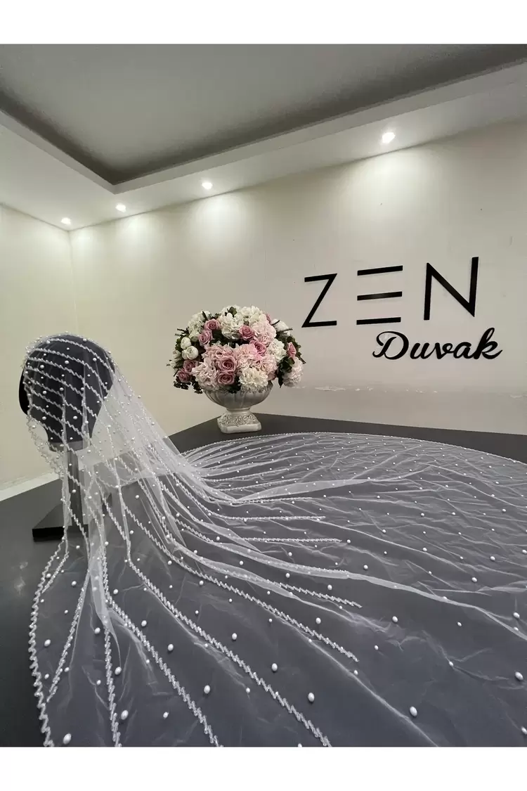 Beyaz inci nakışlı gelin duvağı