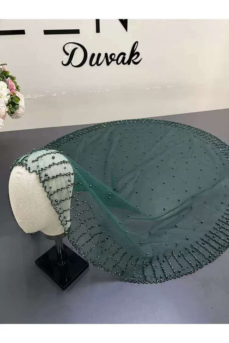 Zümrüt yeşili inci nakışlı gelin duvağı