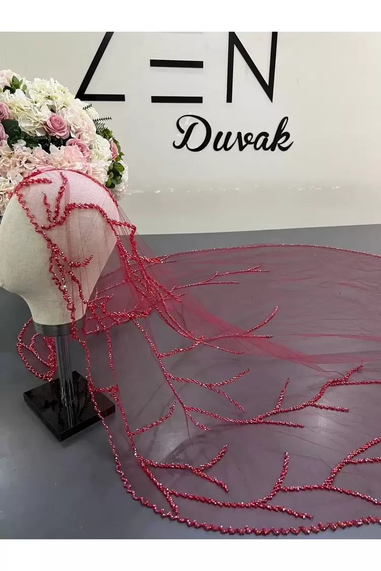 Kırmızı nakışlı dal model gelin duvağı
