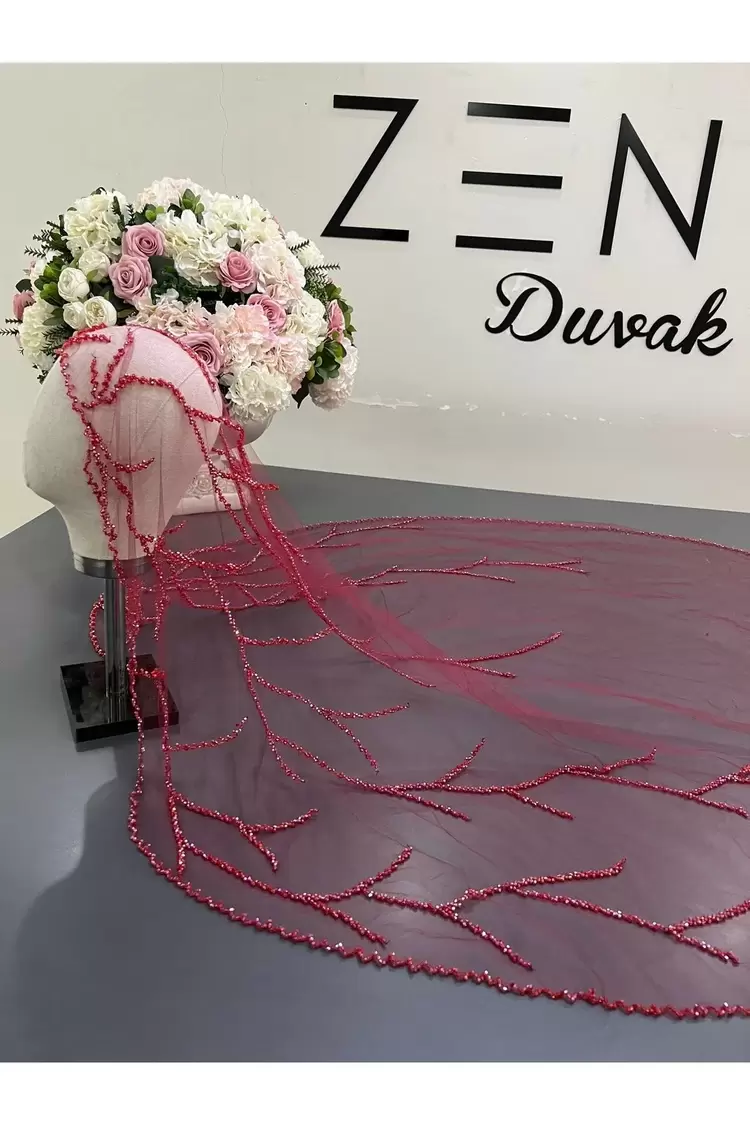 Kırmızı nakışlı dal model gelin duvağı