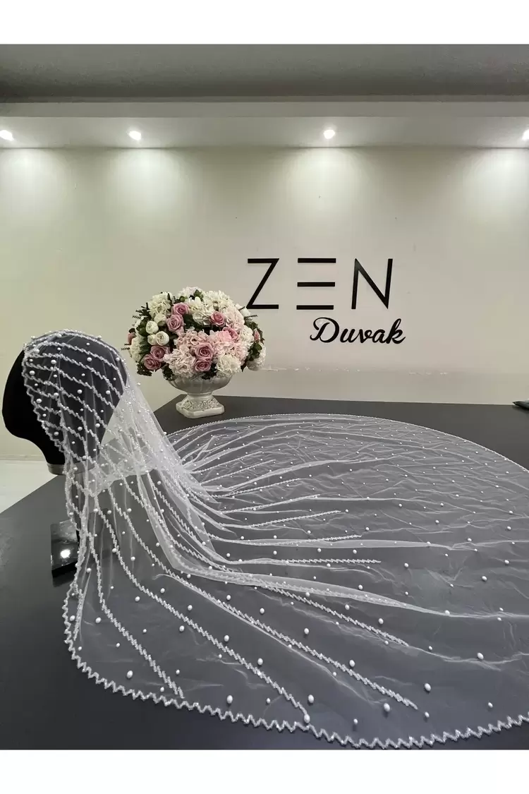 Beyaz inci nakışlı gelin duvağı
