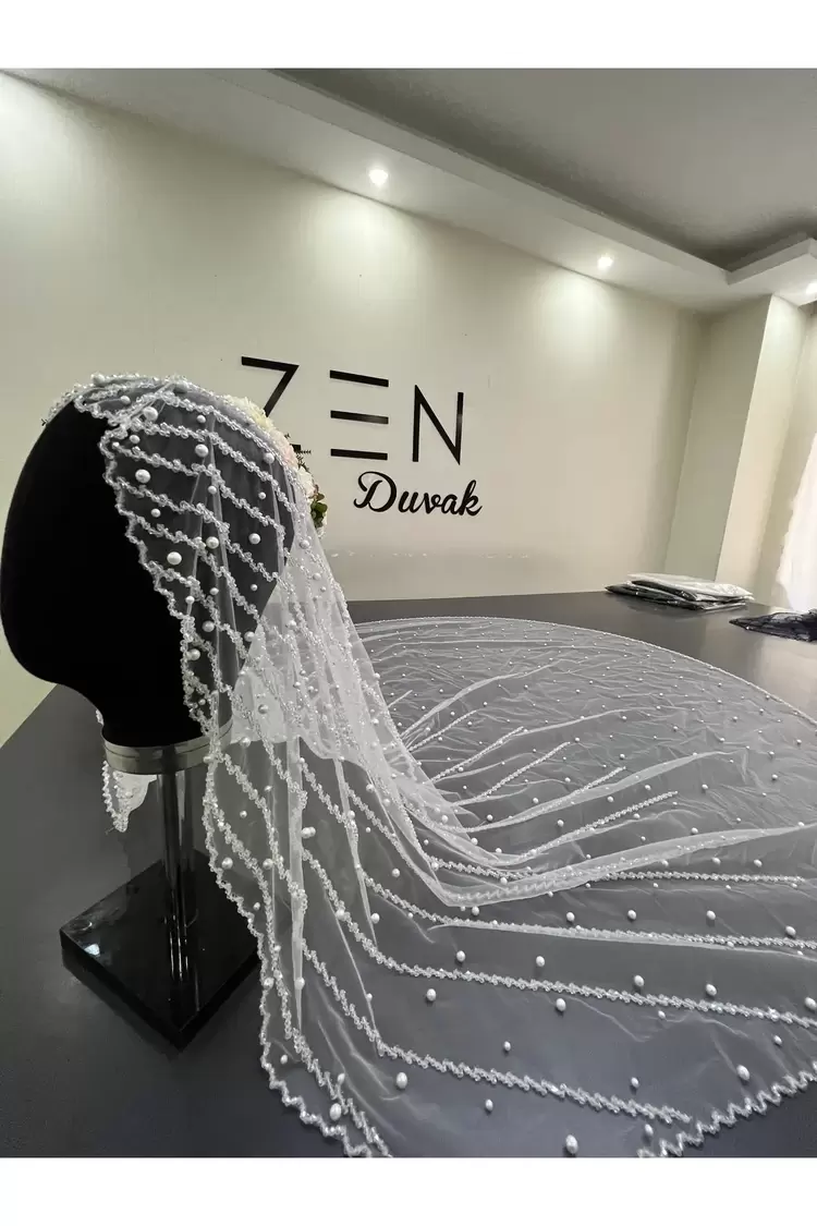 Beyaz inci nakışlı gelin duvağı