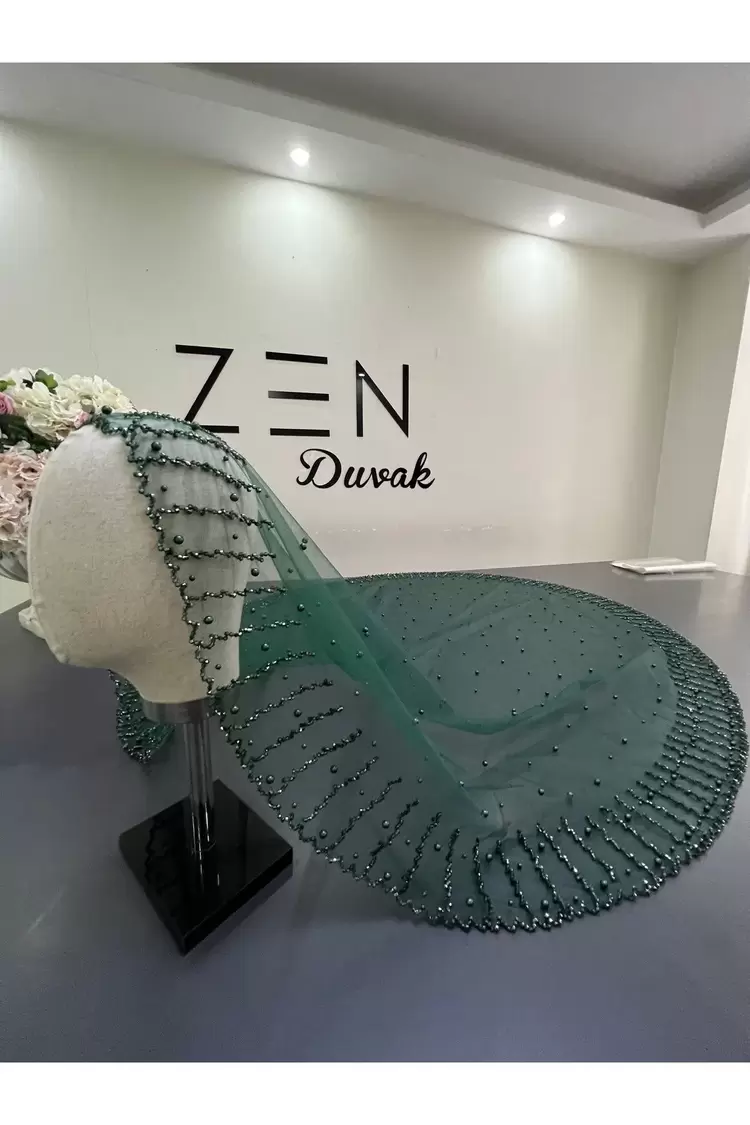 Zümrüt yeşili inci nakışlı gelin duvağı
