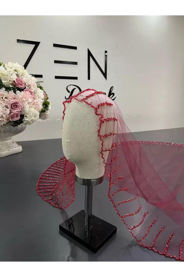 Kırmızı nakışlı gelin duvağı