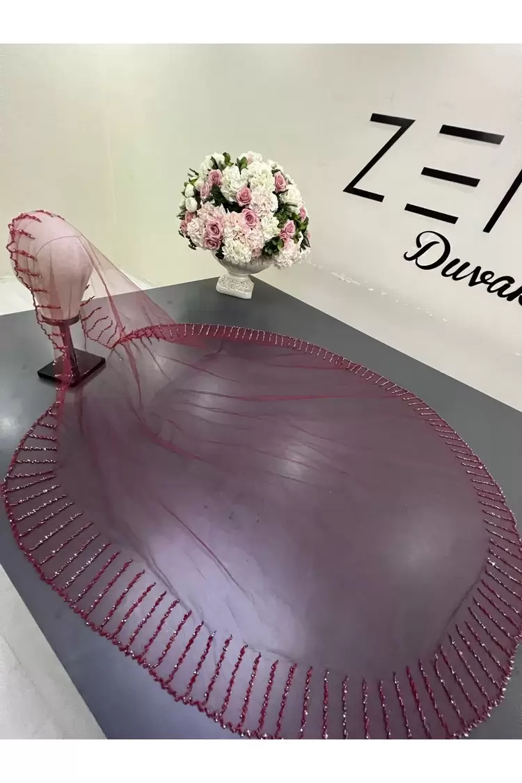 Kırmızı nakışlı gelin duvağı