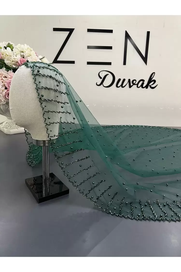 Zümrüt yeşili inci nakışlı gelin duvağı
