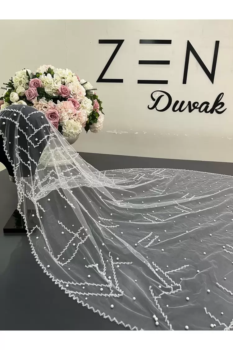 Beyaz inci nakışlı gelin duvağı