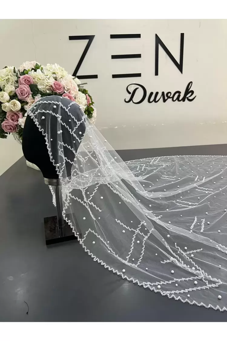 Beyaz inci nakışlı gelin duvağı