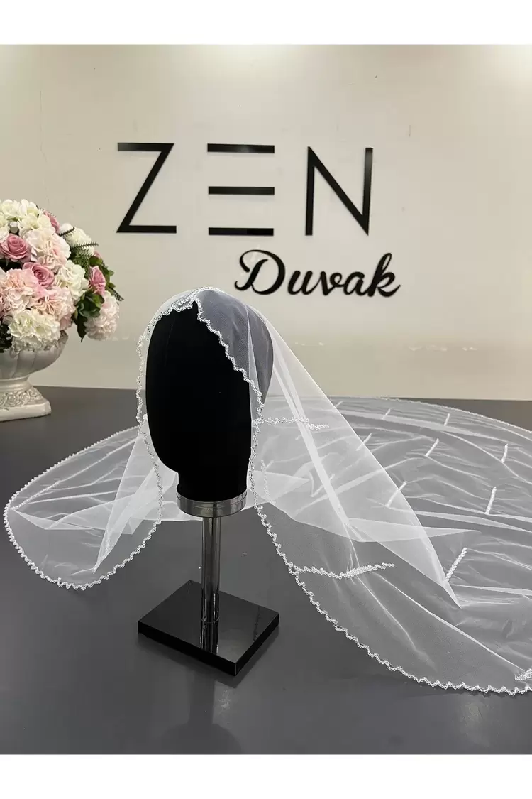 Beyaz nakışlı gelin duvağı