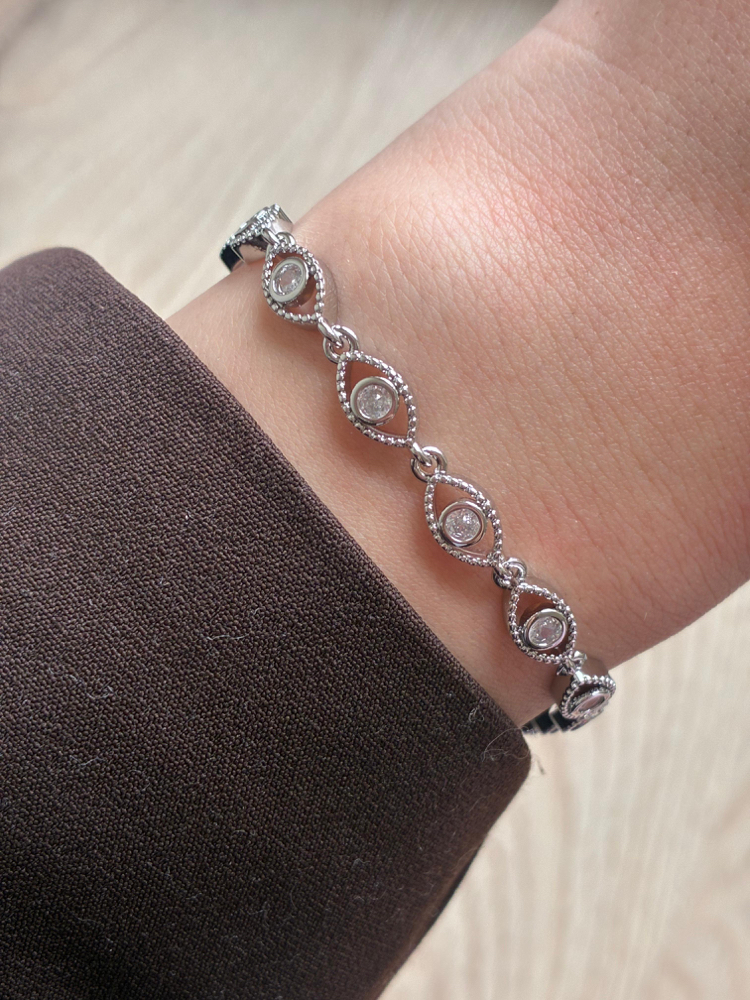 Göz Detaylı Taşlı Silver bileklik