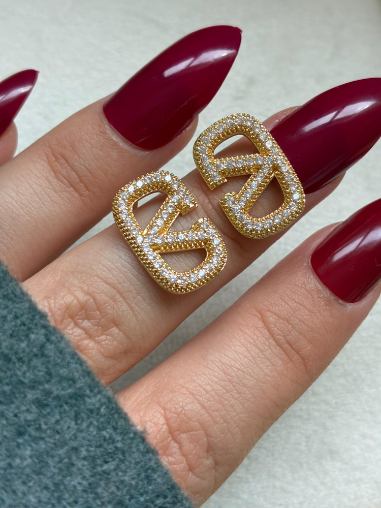 V Icon Taşlı Gold Küpe