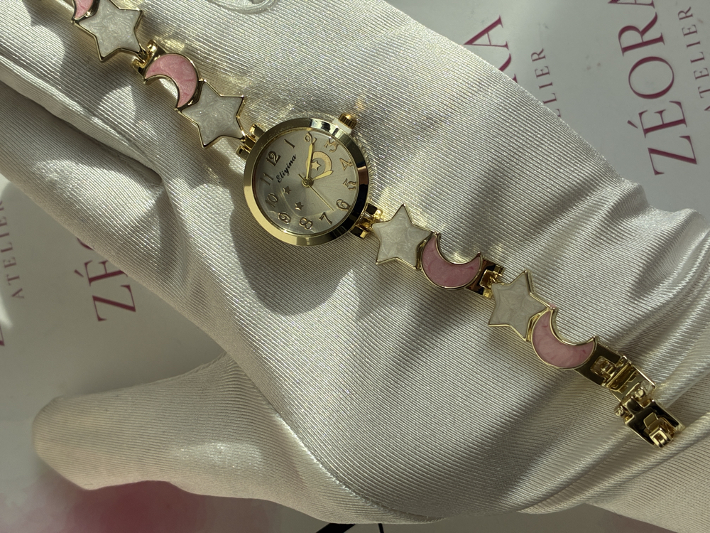 Ay Yıldız Detaylı Gold Renk Kadın Saat
