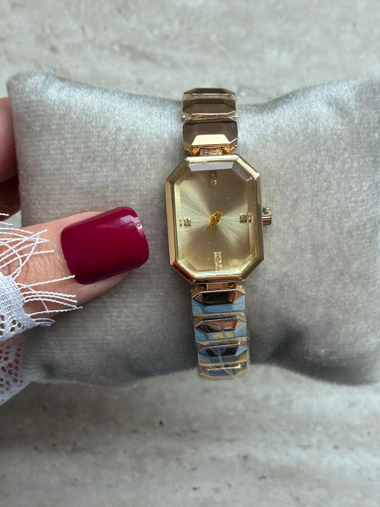 Modern Gold Saat