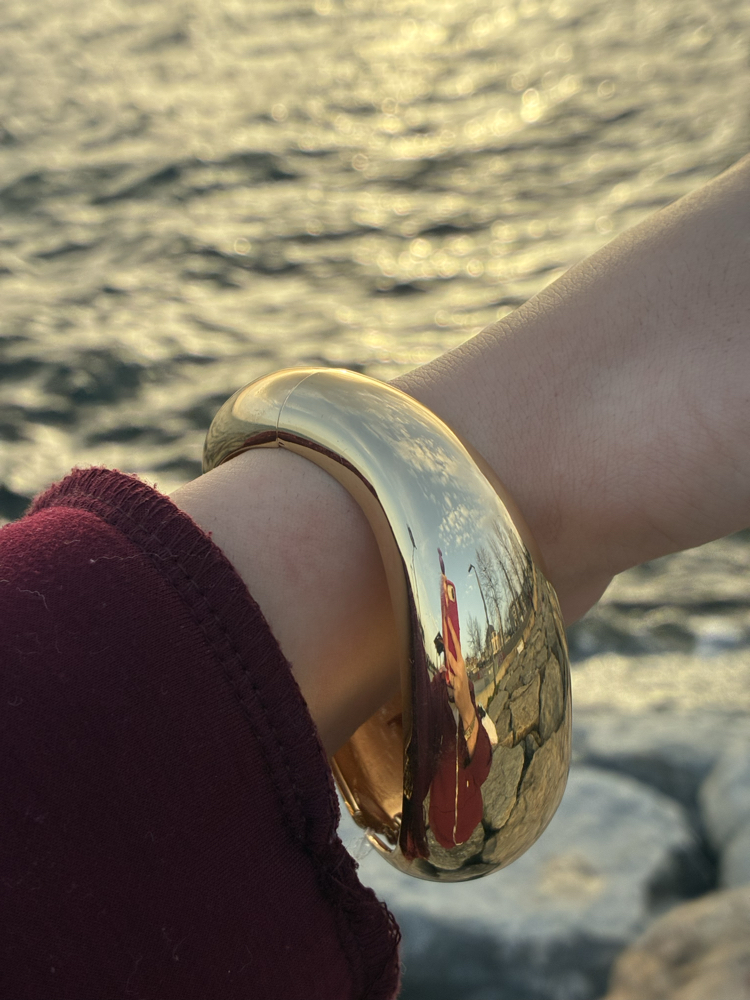 Zeora Oval Gold Kelepçe