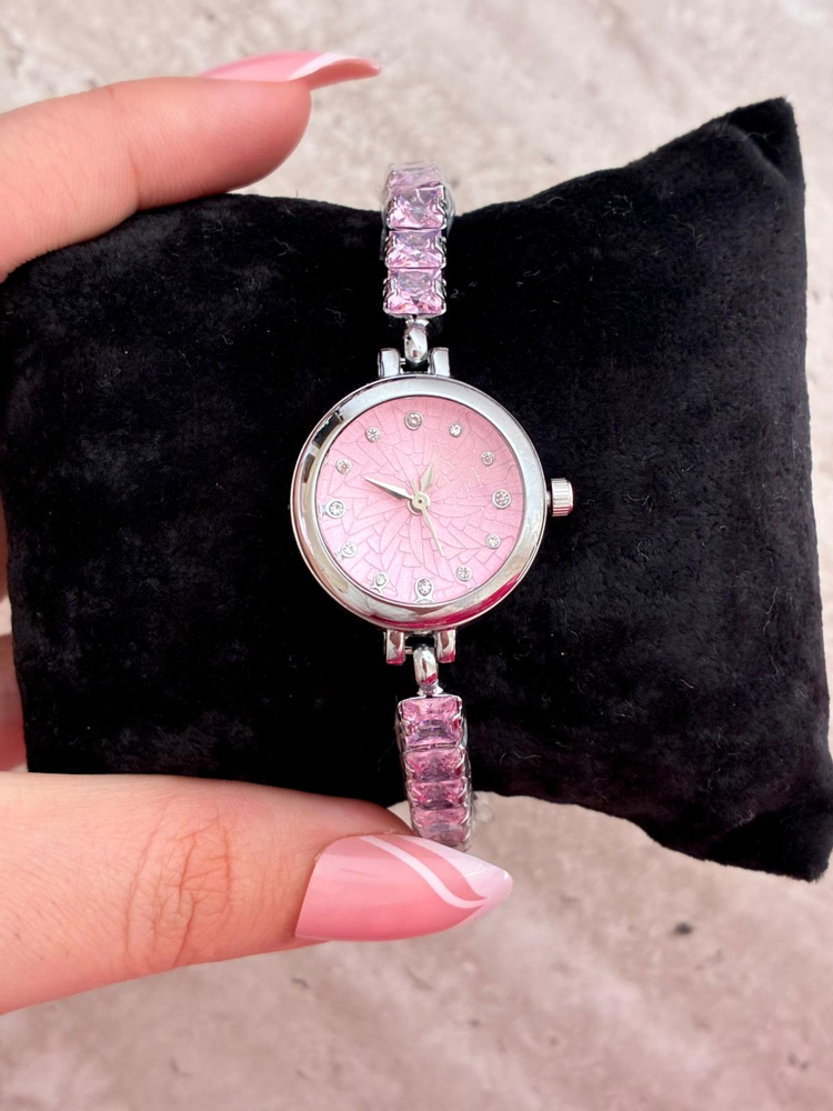 Pembe Su Yolu Saat