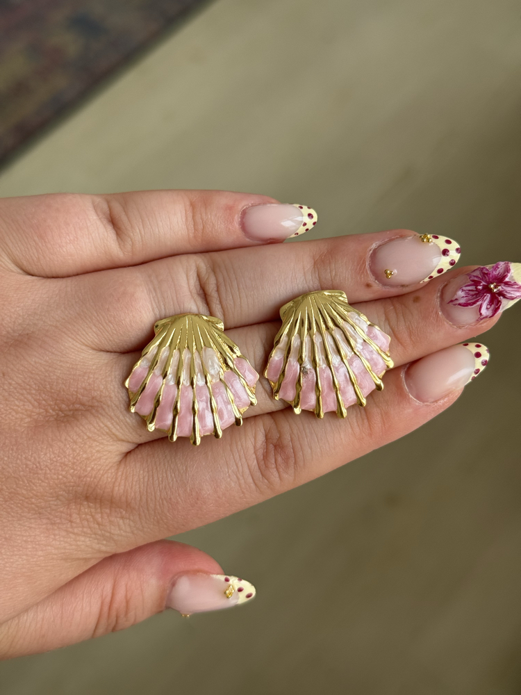 Pembe motif küpe