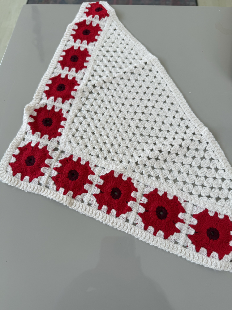 Kırmızı Çiçek Motifli Bandana
