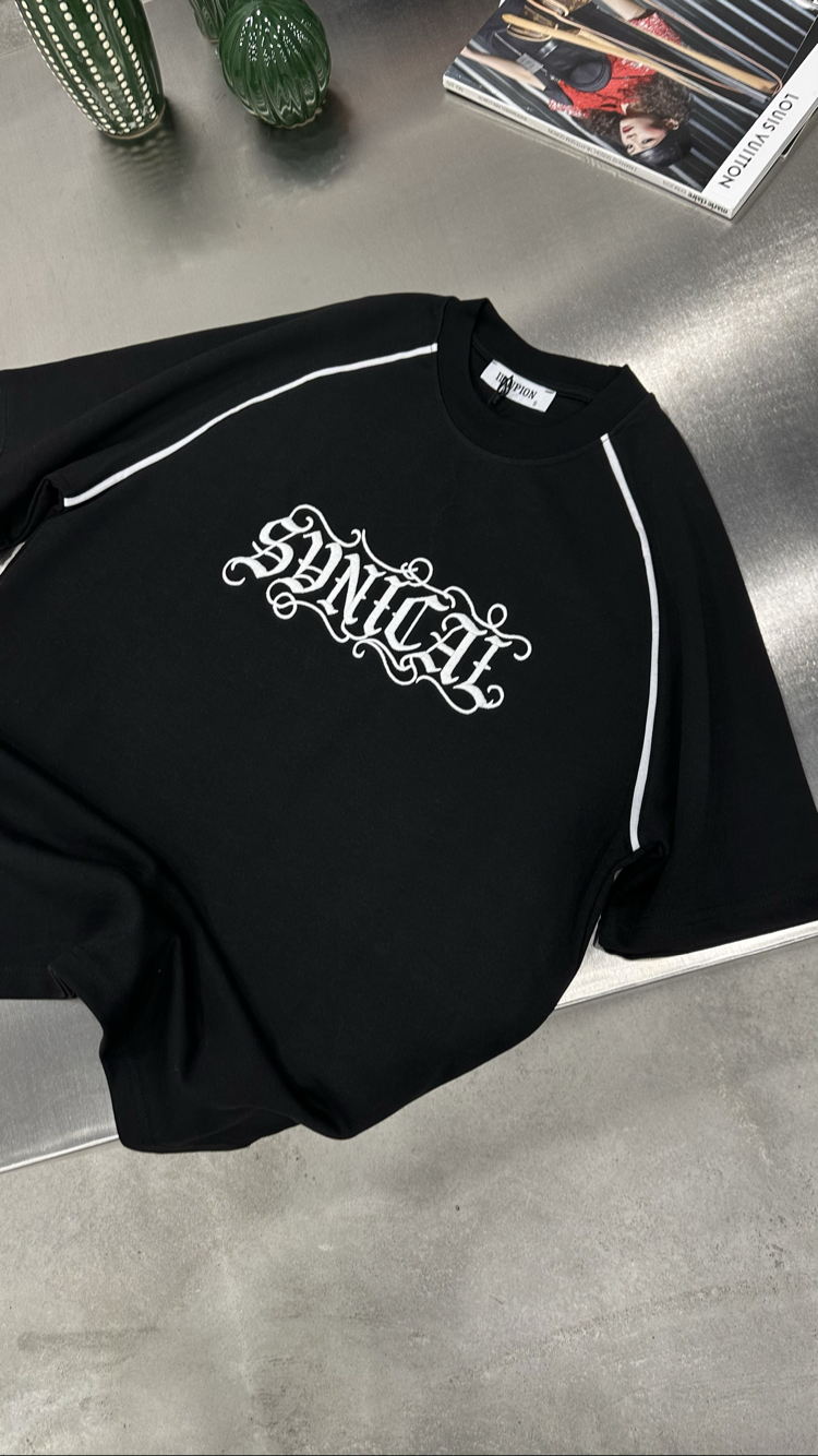 SYNICAL Nakış T-Shirt (Siyah)