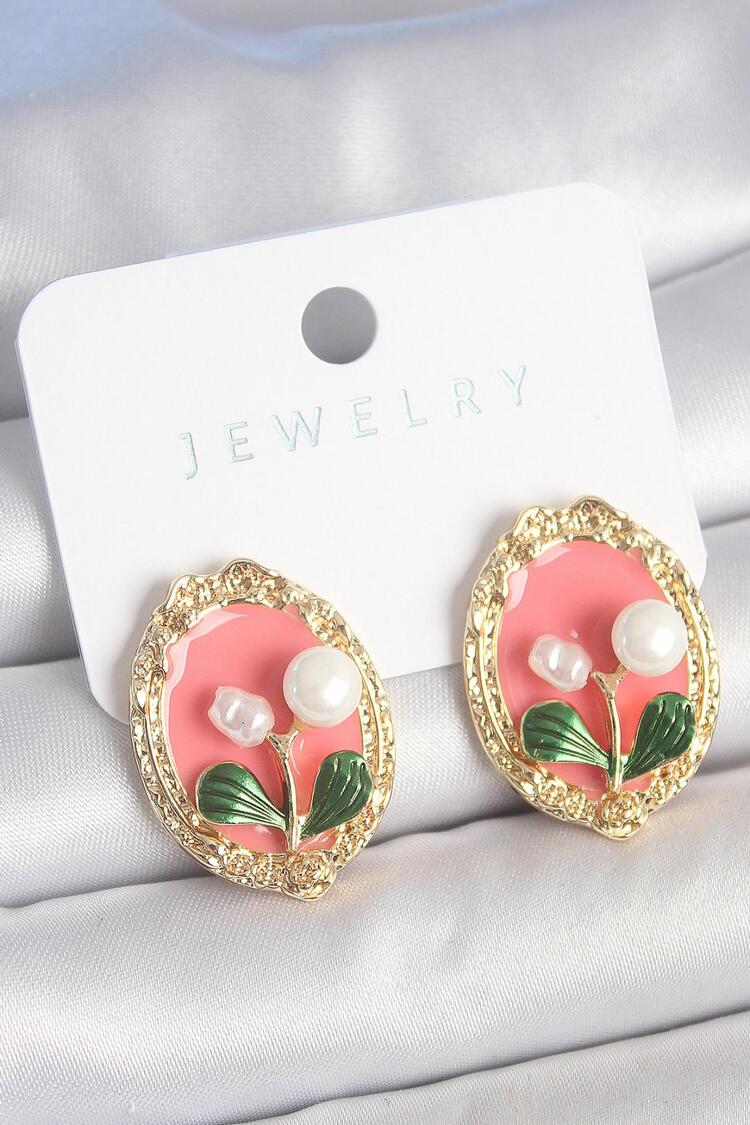 Gold Renk Pembe Mineli İncili Çiçek İşlemeli Portre Küpe