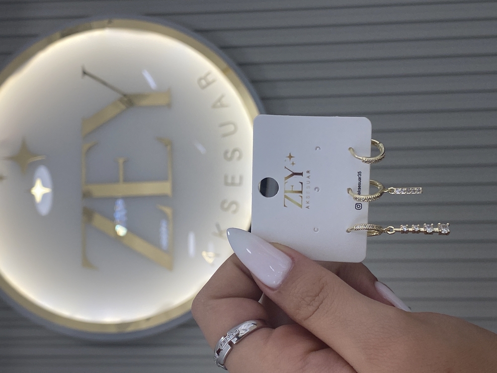 Gold taş detaylı üçlü küpe