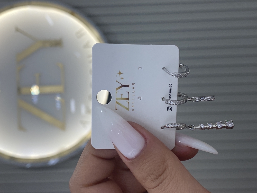 Taş detaylı sallantılı üçlü küpe