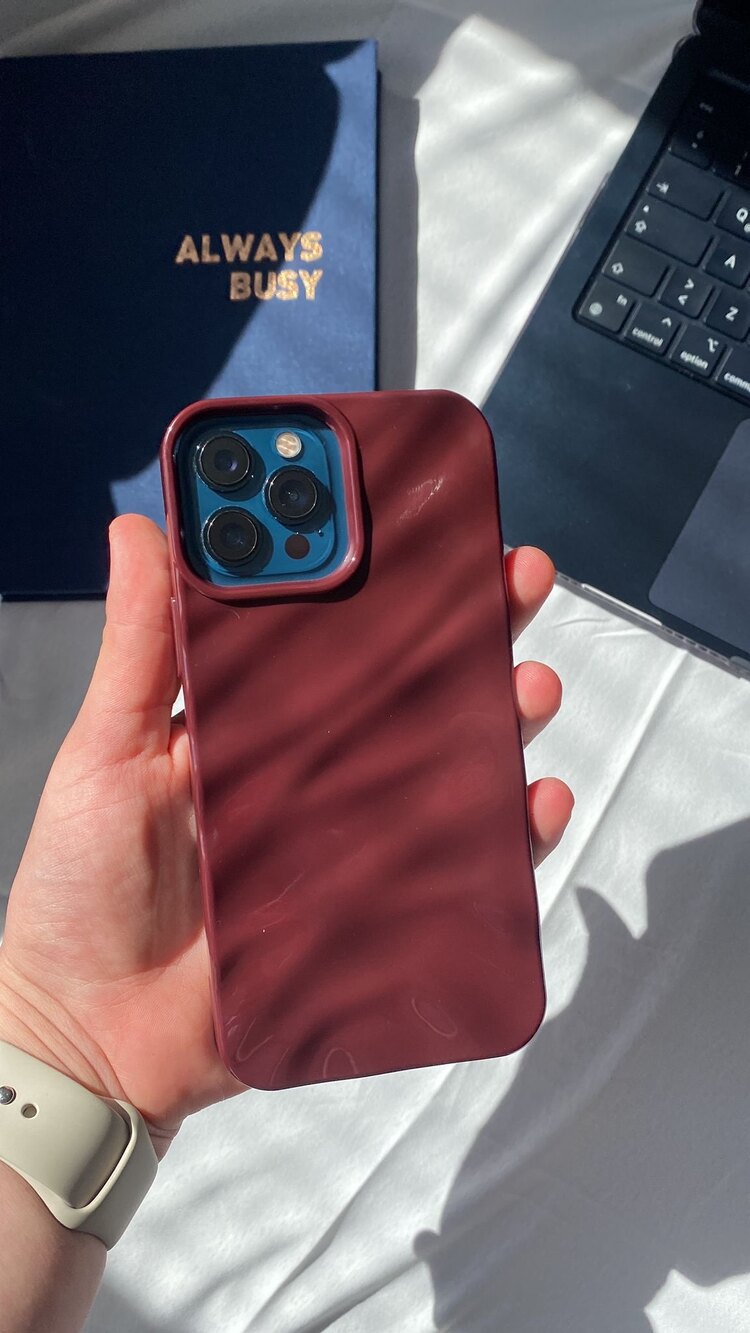 iPhone 17 Pro Max Bordo Dalga Telefon Kılıfı