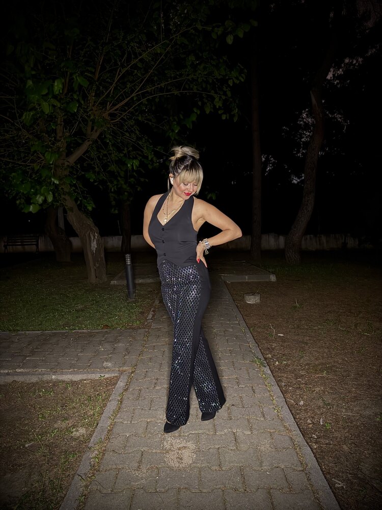 Siyah taşlı jean