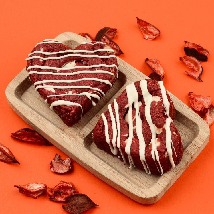 KALPLİ RED VELVET SEVGİLİ COOKİE / 4 ADET