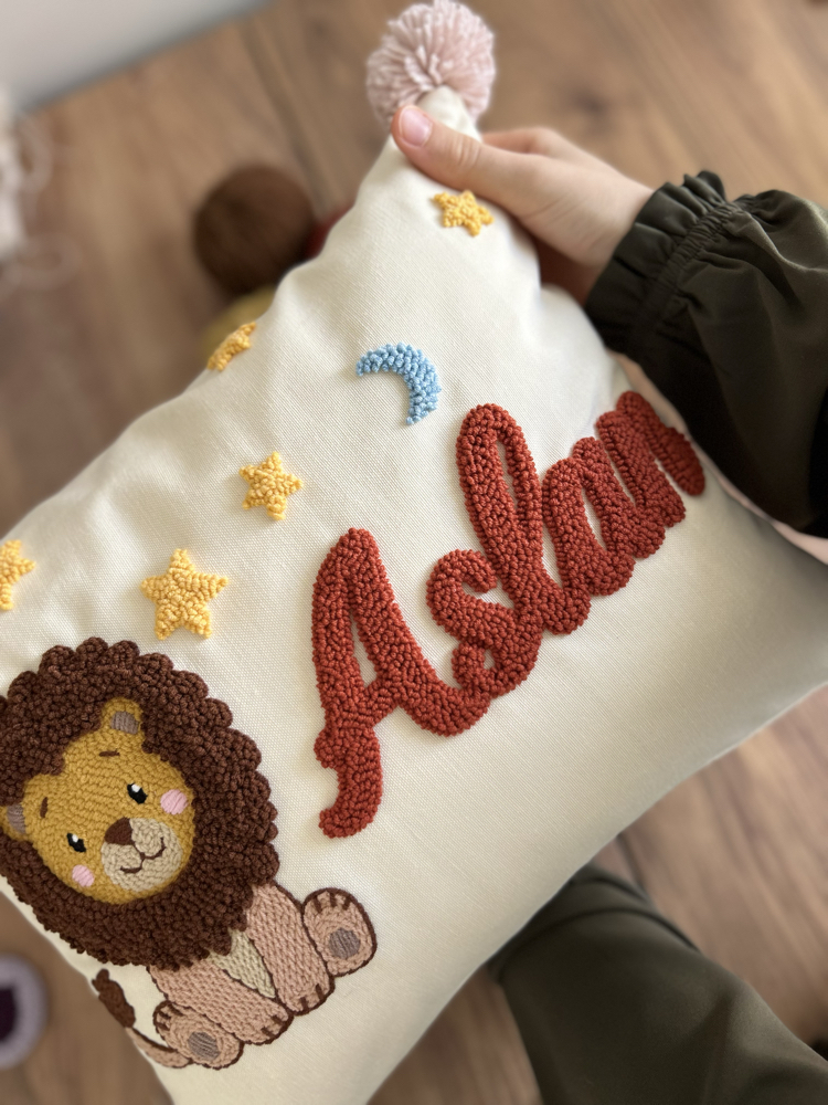 Aslan temalı 40x35 kırlent kılıfı