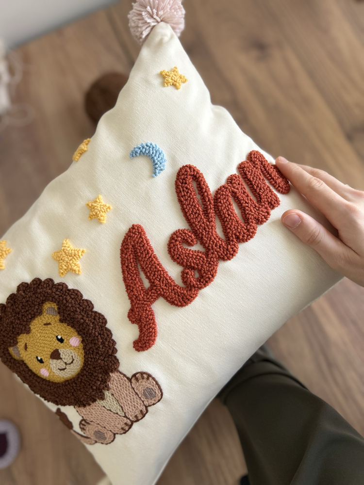 Aslan temalı 40x35 kırlent kılıfı