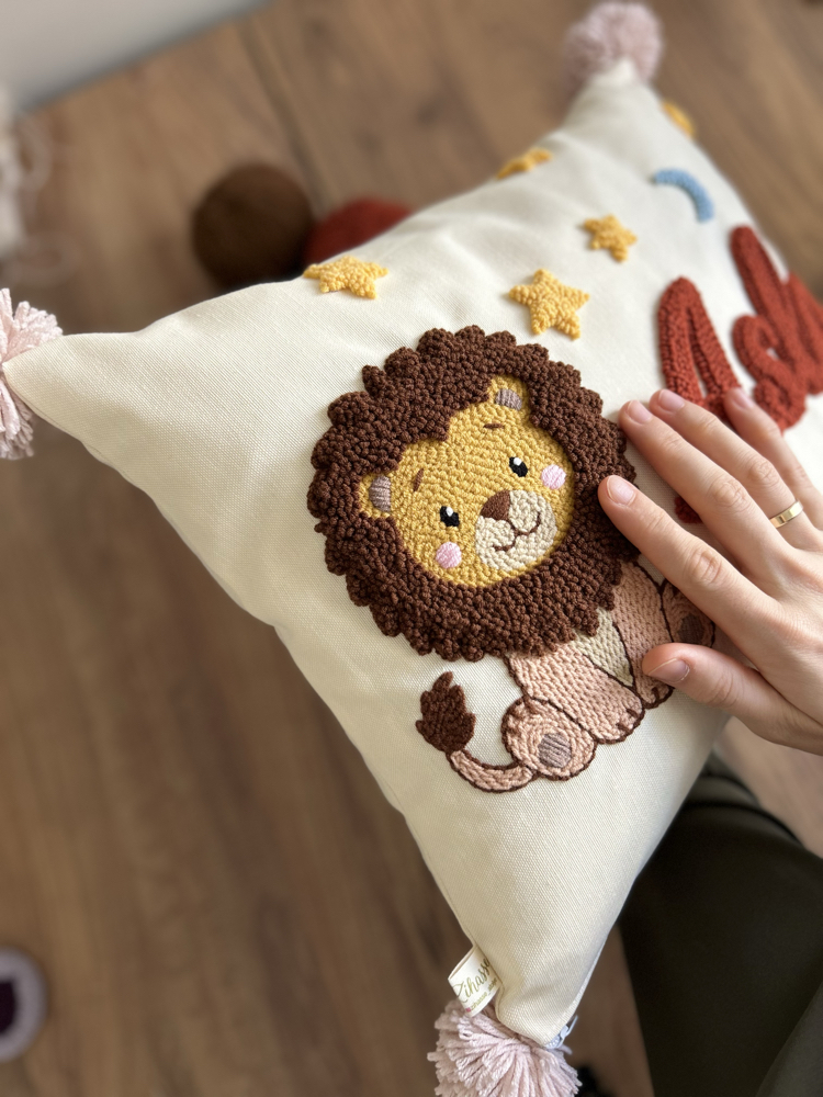Aslan temalı 40x35 kırlent kılıfı