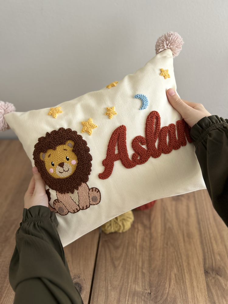 Aslan temalı 40x35 kırlent kılıfı
