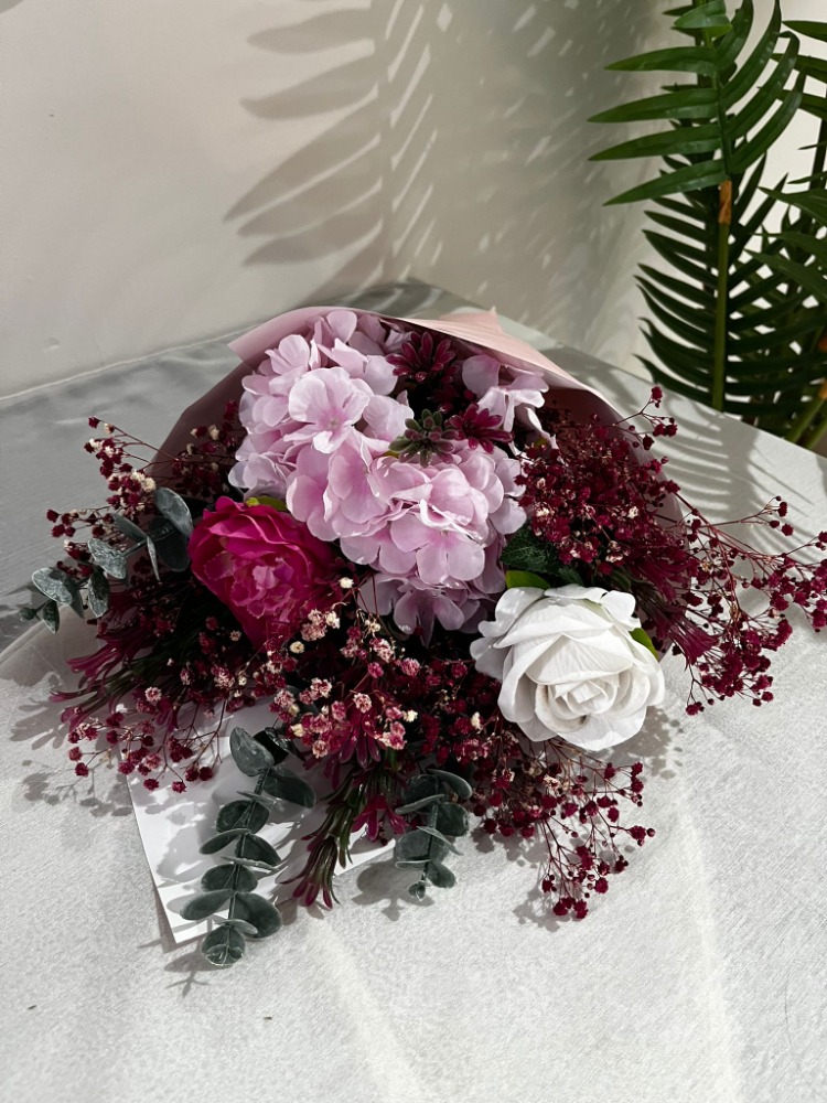 BORDO CİPSOLU BUKET