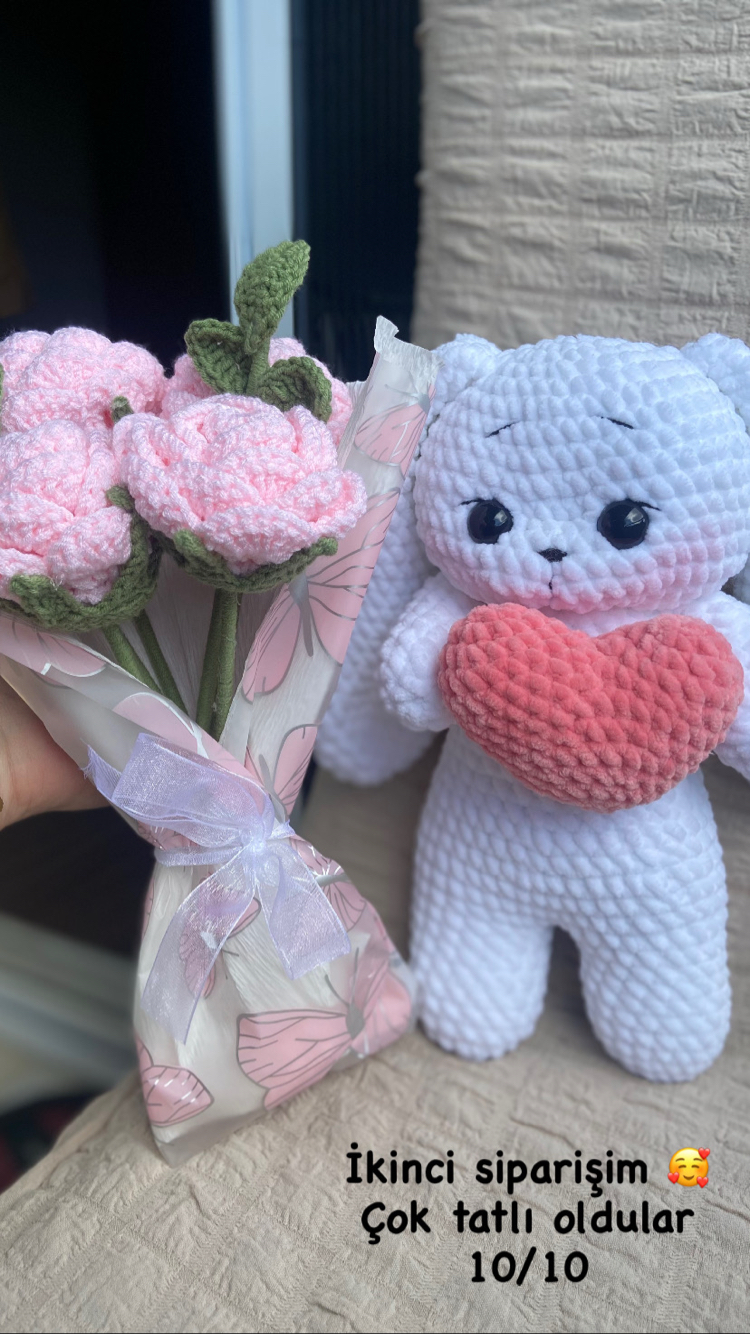 Tavşan amigurumi ve örgü çiçek