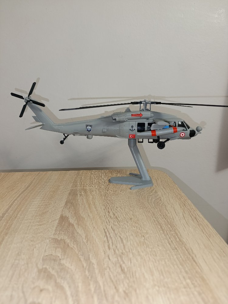 BlackHawk  helikopter (35cm)