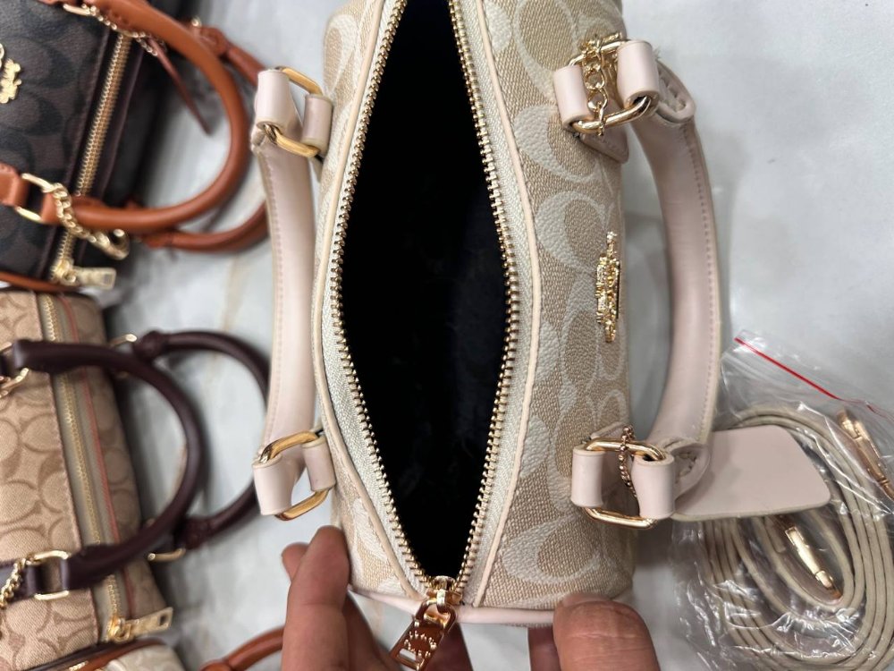 COACH mini cylinder✨
