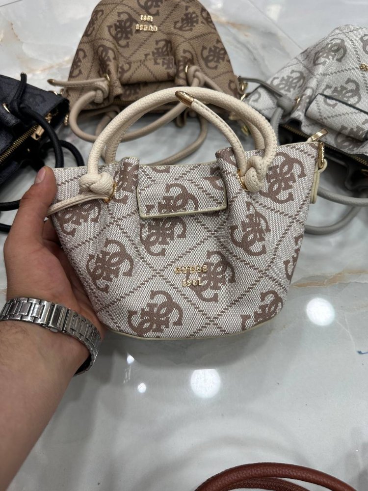 Guess Yavrulu Çanta