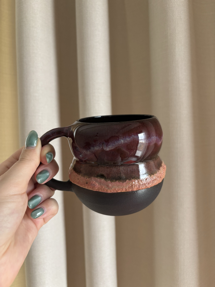 Magical Burgundy 300 ml Pembe Somon Krater Detaylı Siyah Stoneware Kupa